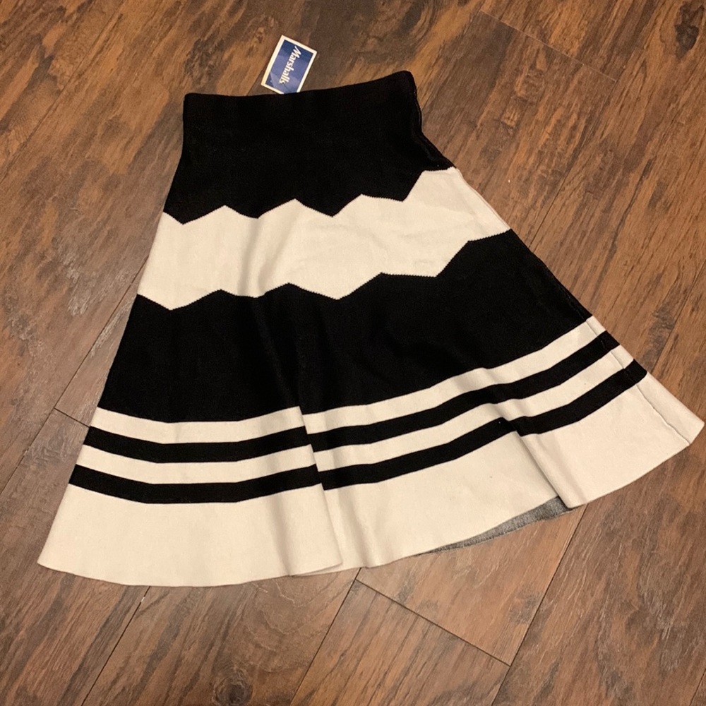 NWT Sioni sweater skirt